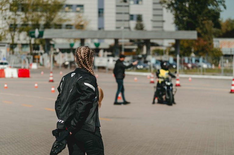 Plac manewrowy na motocykle w Katowicach – co trzeba umieć przed egzaminem?