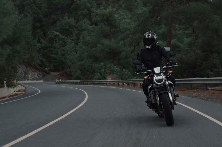 Jazdy doszkalające motocyklowe w Katowicach. kiedy warto je dokupić?